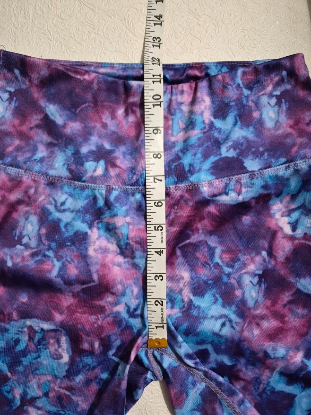 Daisy Fuentes Fit Women M Stretchy Tie Dye Purple Blue Biker Fitness Shorts READ - Picture 8 of 10